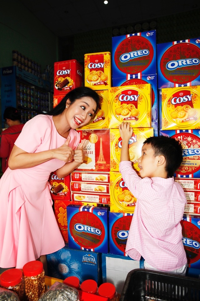 Bí quyết để có mùa Tết an toàn cho cả gia đình - 5 Đừng quên mang theo các gói bánh kẹo đã cùng bé chuẩn bị trước đó trên đường du xuân năm nay