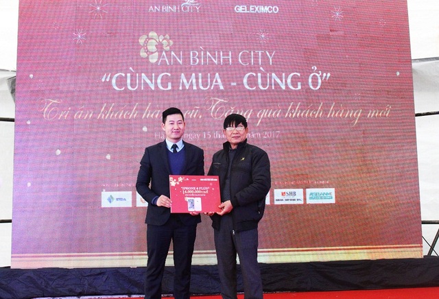 Hàng trăm khách hàng tham dự sự kiện “An Bình City – Cùng mua cùng ở” - 5 Ngoài ra, giải đặc biệt dành cho khách hàng tham dự sự kiện là 01 Iphone 6 Plus trị giá 14.000.000đ cũng đã tìm được chủ nhân may mắn.