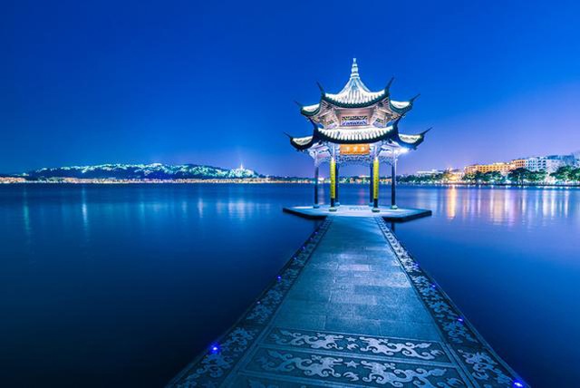 Tây Hồ đẹp như tiên cảnh dưới bàn tay nhiếp ảnh gia - 6 Tây Hồ đẹp như tiên cảnh dưới bàn tay nhiếp ảnh gia - 6