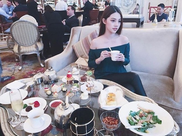 Em chồng Hà Tăng xuất hiện trong "Hội con nhà giàu" Việt Nam trên báo Mỹ - 6 Jolie Nguyễn được biết đến là Hoa hậu Thế giới người Việt tại Úc 2015.