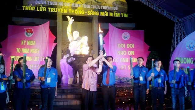 Tuổi trẻ Bình Định, Huế với truyền thống “Uống nước nhớ nguồn” - 6 Thắp lửa truyền thống tại Nghĩa trang Liệt sỹ thành phố Huế