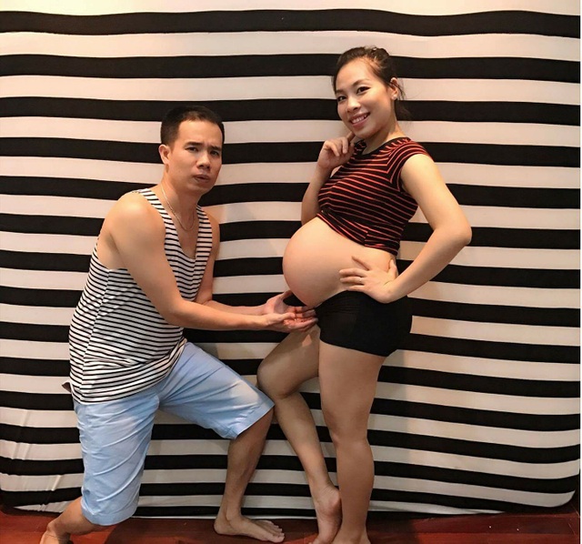 Chàng 8X điển trai Hà thành cực tâm lý, chăm vợ bầu như… bò Kobe - 2
Hai vợ chồng rất chăm chụp hình kute lúc bầu bí để lưu giữ làm kỷ niệm.