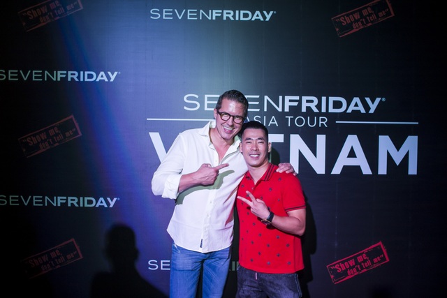 Ông chủ SevenFriday hội ngộ người yêu đồng hồ tại Sài Gòn - 5 Daniel chụp hình kỉ niệm cùng Stylist Travis Nguyễn cũng là một tín đồ SevenFriday.