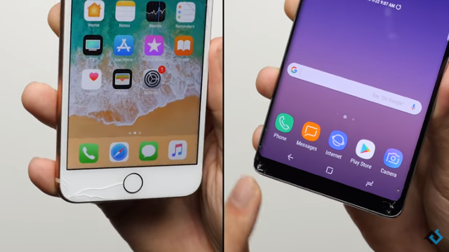 Mặt lưng kính trên iPhone 8 hay Galaxy Note8 dễ vỡ hơn? - 8 Đã bắt đầu xuất hiện vết nứt tại màn hình trên cả 2 thiết bị. Tuy nhiên chúng vẫn hoạt động bình thường, và hư hại là không thực sự đáng kể.
