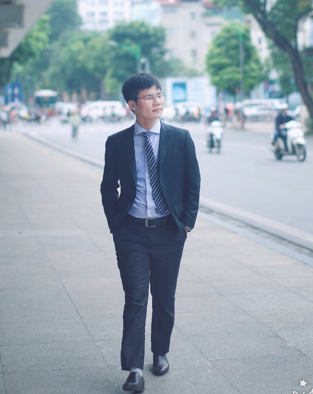 CEO Đoàn Công Chung – Chàng trai “mê săn học bổng” với phát minh công nghệ tạo sự đột phá - 5
Vẻ bề ngoài khá chững chạc và điển trai của chàng Giám đốc 9X