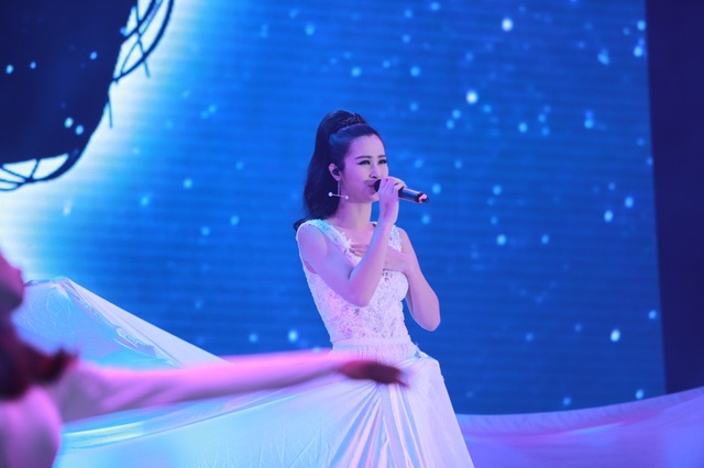 Isaac, Soobin Hoàng Sơn, Đông Nhi sôi động trong đại tiệc âm nhạc - 6 Isaac, Soobin Hoàng Sơn, Đông Nhi sôi động trong đại tiệc âm nhạc - 6
