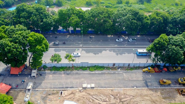 Công trường đường vành đai hơn 8.500 tỷ đồng ở Hà Nội - 6
Trong 6 làn xe của mỗi bên đường, có 4 làn cơ giới và 2 làn hỗn hợp, tiêu chuẩn đường đô thị chính cấp I.