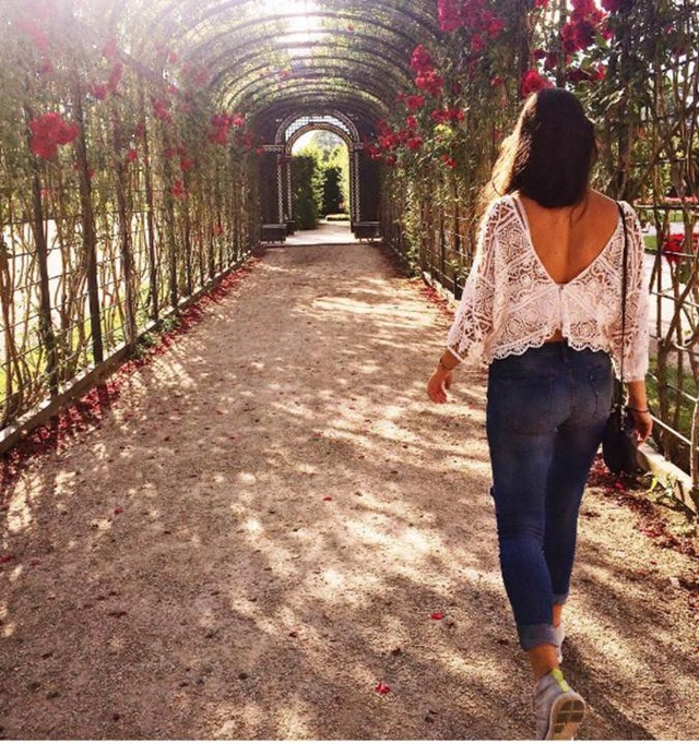 Mất một chân vì ung thư xương, cô gái trẻ truyền cảm hứng cho hàng nghìn người - 6 Đi du lịch khắp mọi nơi trên chính đôi chân của mình
