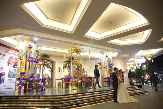 Không khí Giáng sinh đã ngập tràn ở các trung tâm thương mại Hà Nội - 6 Không khí Giáng sinh đã ngập tràn ở các trung tâm thương mại Hà Nội - 6
