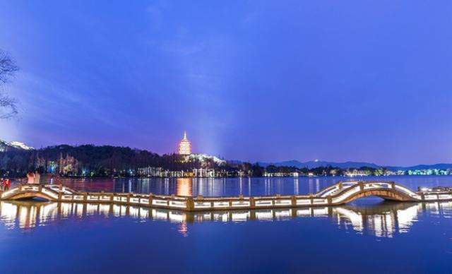 Tây Hồ đẹp như tiên cảnh dưới bàn tay nhiếp ảnh gia - 8 Tây Hồ đẹp như tiên cảnh dưới bàn tay nhiếp ảnh gia - 8