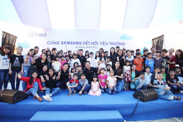 Phan Anh tiếp tục là "người vận chuyển" trong dự án kết nối yêu thương - 7 Phan Anh tiếp tục là "người vận chuyển" trong dự án kết nối yêu thương - 7