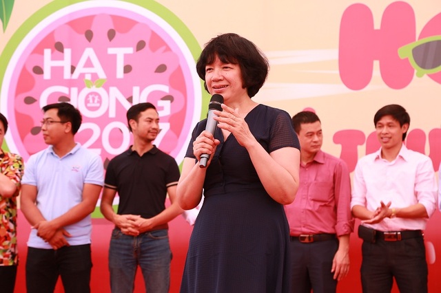 5 điều cần lưu ý khi ôn thi THPT quốc gia giai đoạn "nước rút" - 7
TS. Trịnh Thu Tuyết và các thầy cô giáo dặn dò học sinh những lưu ý trước kỳ thi THPT quốc gia