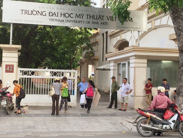Thí sinh lỉnh kỉnh xô, chậu đi… thi đại học - 7 Năm 2017, chỉ tiêu của trường ĐH Mỹ thuật cho tất cả các ngành đào tạo là 130.