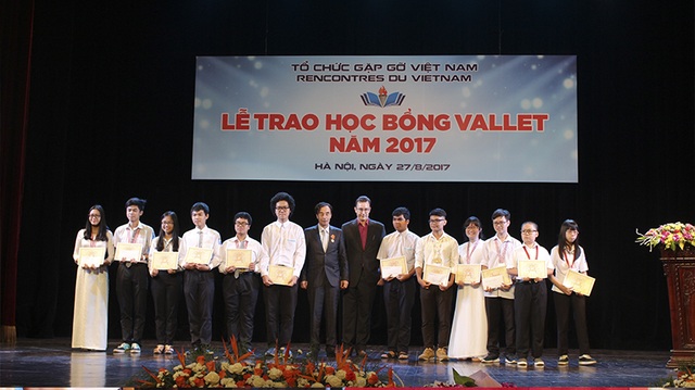 Trao 550 suất học bổng Vallet đến học sinh, sinh viên phía Bắc - 6 Niềm vui, hạnh phúc tràn ngập trong Lễ trao học bổng Vallet.