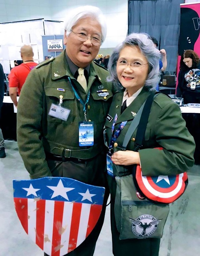 Cặp vợ chồng già đam mê cosplay gây sốt - 7 Trở thành siêu anh hùng đầy quyền lực trong phim “Captain America: The First Avanger”