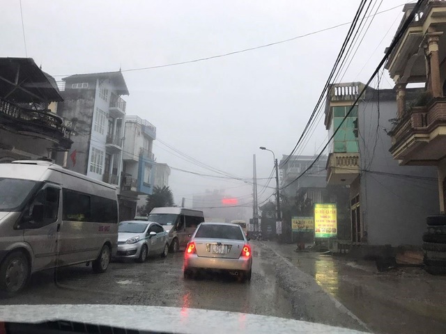 Sapa chìm trong biển người, 3 tiếng di chuyển được 30km - 8 Sapa chìm trong biển người, 3 tiếng di chuyển được 30km - 8
