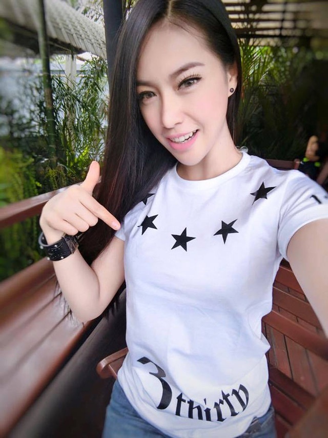 Cô gái có tài bốc đầu xe phân khối lớn khiến trai trẻ "săn lùng" - 9 Cô gái có tài bốc đầu xe phân khối lớn khiến trai trẻ "săn lùng" - 9