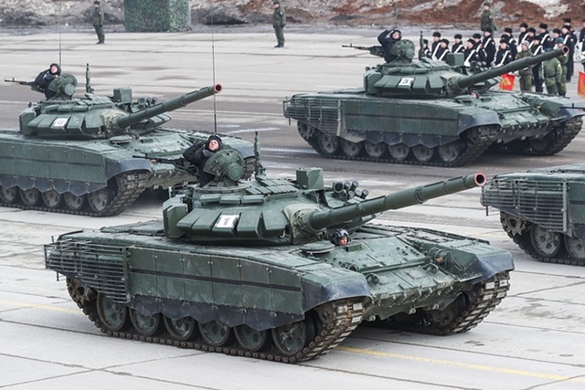 Quân đội Nga luyện tập cho Ngày chiến thắng - 9 Xe tăng T-72B3.