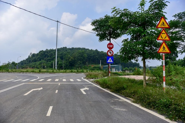 Toàn cảnh công trình khu đô thị đại học hơn 7 nghìn tỷ tại Hà Nội - 8
Bên cạnh các công trình “tiên phong”, hạ tầng giao thông trong khu vực cũng bước đầu được triển khai, một số tuyến đường đã làm xong.