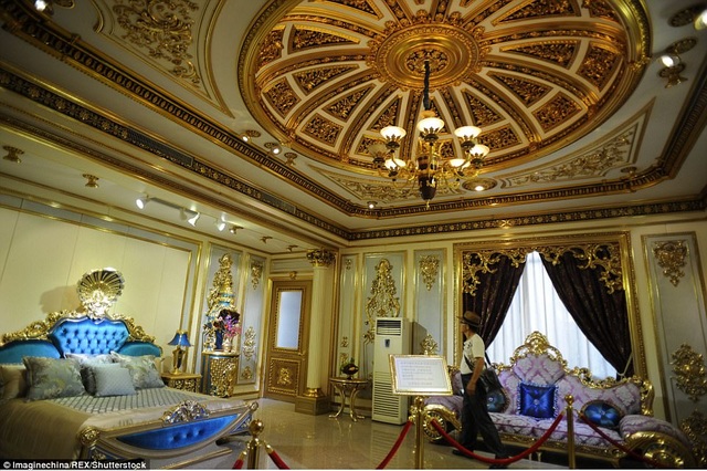 Choáng ngợp nội thất xa hoa bên trong “cung điện Versailles” ở Trung Quốc - 3 Choáng ngợp nội thất xa hoa bên trong “cung điện Versailles” ở Trung Quốc - 3