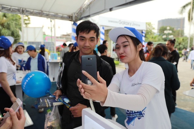 Isaac, Soobin Hoàng Sơn, Đông Nhi sôi động trong đại tiệc âm nhạc - 9 Isaac, Soobin Hoàng Sơn, Đông Nhi sôi động trong đại tiệc âm nhạc - 9