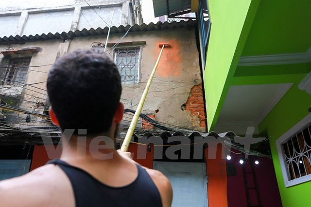 Chàng trai Mỹ mải miết nhuộm lại màu cho phố cổ Hà Nội - 10 Chàng trai Mỹ mải miết nhuộm lại màu cho phố cổ Hà Nội - 10