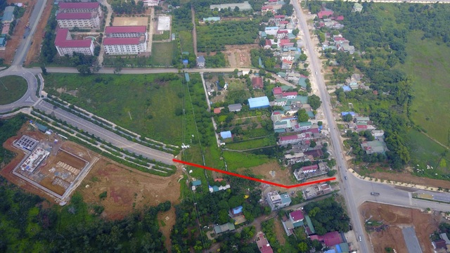 Toàn cảnh công trình khu đô thị đại học hơn 7 nghìn tỷ tại Hà Nội - 9
Đường chính kết nối với quốc lộ 21 vẫn chưa được hoàn thiện.