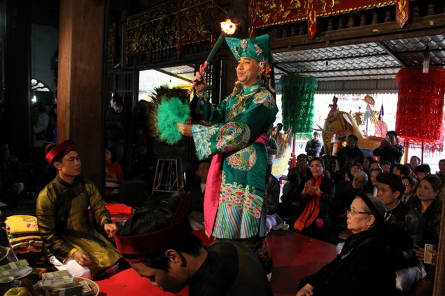 Hầu đồng - Hành trình đi tới di sản văn hóa được UNESCO vinh danh - 3 Hầu đồng - Hành trình đi tới di sản văn hóa được UNESCO vinh danh - 3