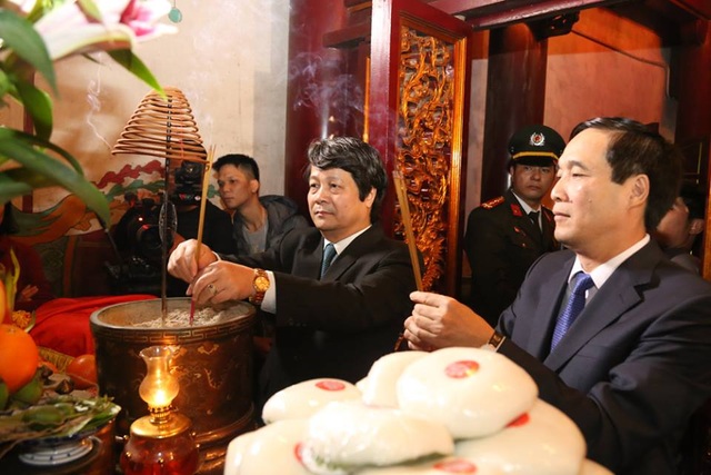 Người dân cả nước hân hoan trong phút giao thừa - 84 Người dân cả nước hân hoan trong phút giao thừa - 84