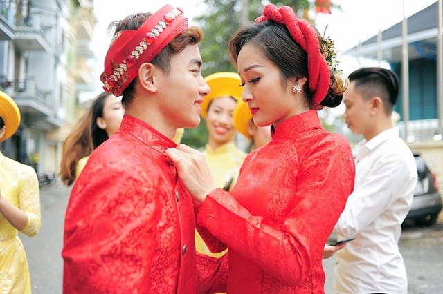 "Hot boy thể dục dụng cụ" Phạm Phước Hưng làm lễ ăn hỏi với cô dâu 9X - 3 "Hot boy thể dục dụng cụ" Phạm Phước Hưng làm lễ ăn hỏi với cô dâu 9X - 3