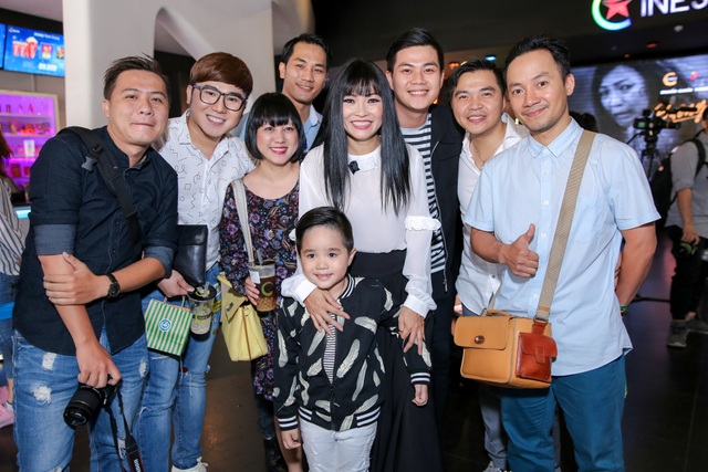 Phương Thanh khiến khán giả rơi nước mắt khi bị tai nạn, nhảy cầu tự tử... trong phim - 7 Những người bạn thân thiết đến ủng hộ Phương Thanh