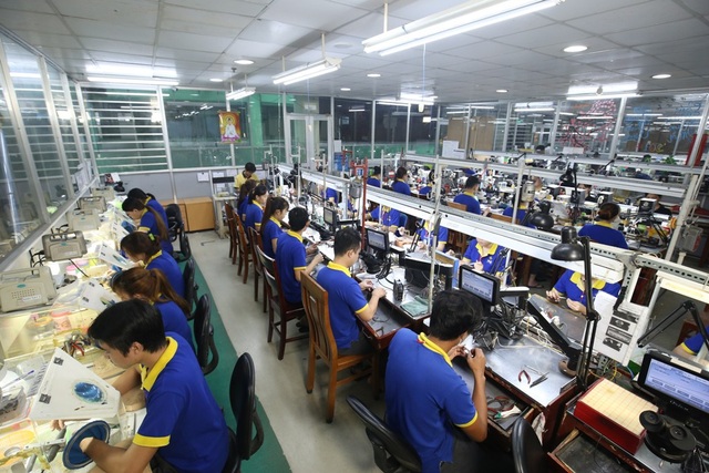 PNJ "bắt tay" STU, sinh viên có cơ hội rèn luyện kỹ năng thực tế - 3 Với việc hợp tác này, PNJ sẽ tiếp nhận một số sinh viên trường STU đến thực tập, trong đó, Xí nghiệp nữ trang sẽ là nơi tiếp nhận nhiều nhất bởi tính chất phù hợp với ngành học và lĩnh vực hoạt động.