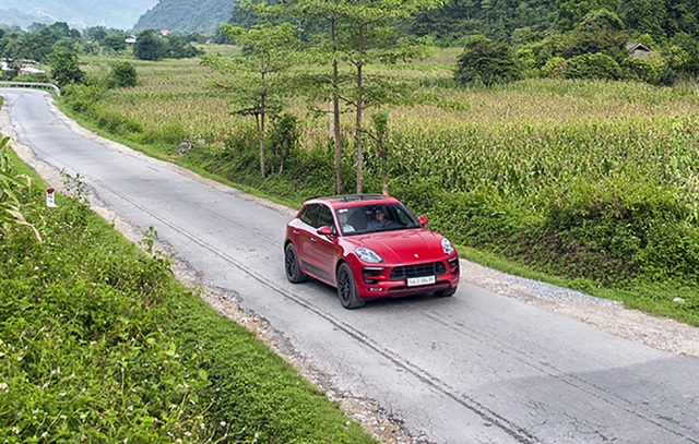 Porsche Macan GTS mới có gì để tự hào? - 14
Theo công bố của nhà sản xuất, Macan GTS có mức tiêu thụ nhiên liệu 11,8-11,4 lít/100 km đường đô thị, 7,8-7,4 lít/100 km ngoài đô thị, và 9,2-8,8 lít/100 km đường hỗn hợp.