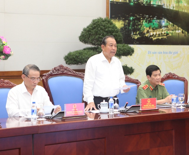 Vụ tài xế đâm CSGT: Yêu cầu Bộ Công an xử lý tội giết người - 3 Phó Thủ tướng Trương Hòa Bình đề nghị Bộ Công an xử lý nghiêm các trường hợp chống đối, lao xe vào lực lượng công vụ. Ngoài tội danh chống người thi hành công vụ cần xem xét đến hành vi cố ý giết người.