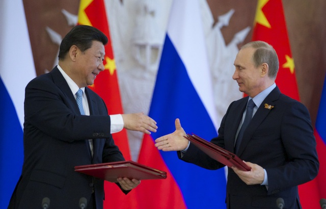 Trung Quốc cấm chỉ trích Tổng thống Putin trên mạng xã hội - 1 Tổng thống Nga Putin (phải) và Chủ tịch Trung Quốc Tập Cận Bình (Ảnh: Reuters)
