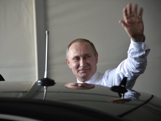 Tiết lộ thói quen sinh hoạt của Tổng thống Nga Vladimir Putin - 16
Newsweek cho biết ông Putin thích ở gần nhà, không thích di chuyển lên thủ đô Moscow dù chỉ mất 25 phút đi xe. Ông được cho là cũng thích sống tại khu phức hợp Novo-Ogaryovo trên bờ Biển Đen hơn là điện Kremlin (Ảnh: Reuters)