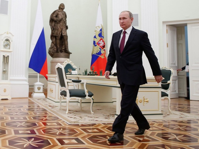 Tiết lộ thói quen sinh hoạt của Tổng thống Nga Vladimir Putin - 7
Thương hiệu quần áo yêu thích của ông là Kiton và Brioni, hai nhãn thời trang may đo của Ý, theo web Beyond the Headlines (Ảnh: AP)