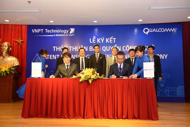 
VNPT cùng Qualcomm ký bản thoả thuận hợp tác công nghệ.
