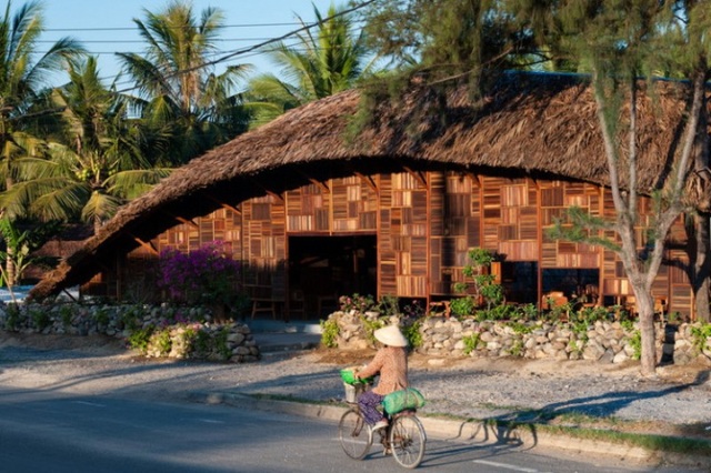 Ghé thăm những quán cà phê “độc nhất vô nhị” của Việt Nam - 4 Quán cà phê Salvaged Ring – Nha Trang, Khánh Hòa