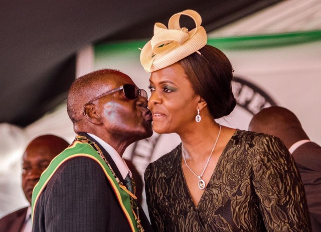 Người phụ nữ khiến Tổng thống Zimbabwe mất đỉnh cao quyền lực chỉ sau một đêm - 3
Sự nghiệp chính trị của bà Grace lên rất nhanh. (Ảnh: Getty)