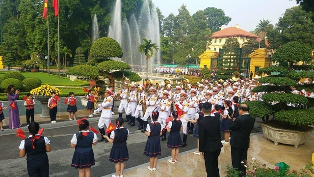 Bắn 21 loạt đại bác chào mừng Chủ tịch Trung Quốc tới Việt Nam - 18
Đoàn quân nhạc chuẩn bị cho nghi lễ tiếp đón Chủ tịch Trung Quốc