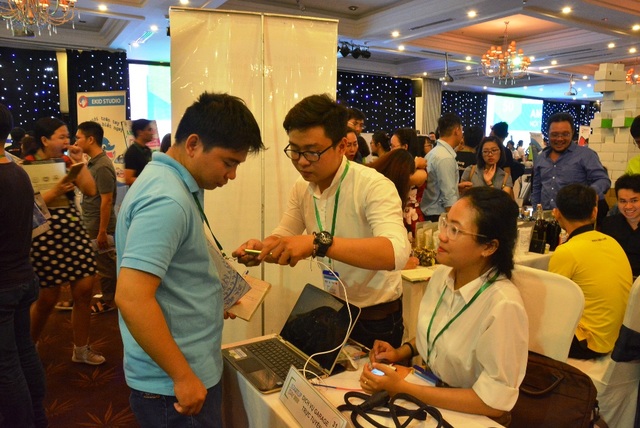 Việt Nam: 1 doanh nghiệp "gánh" 200 người dân - 2 Tại Việt Nam, doanh nghiệp nhỏ và vừa có đóng góp rất lớn cho nền kinh tế.
