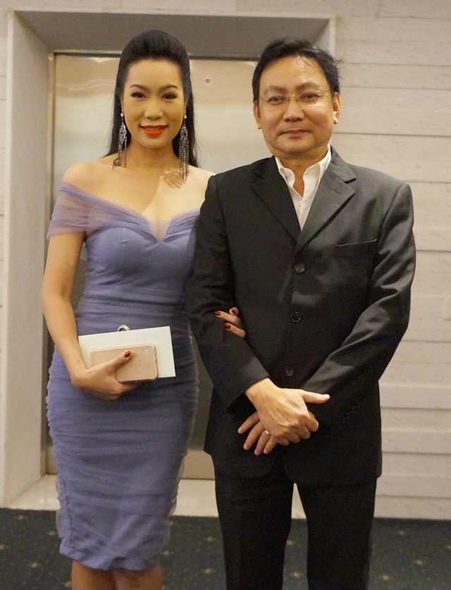 "Tình cũ" Quý Bình vui vẻ đến dự đám cưới Lê Phương - 9 Vợ chồng Trịnh Kim Chi tay trong tay đến chúc mừng đám cưới lần 2 của Lê Phương