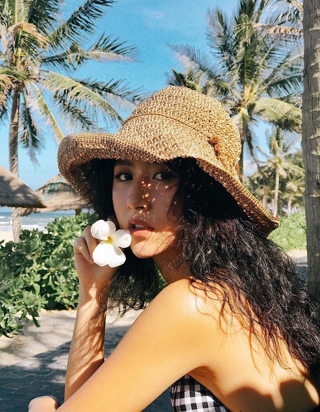 Quỳnh Anh Shyn: Từ nữ sinh trong sáng đến tiểu thư kiêu kỳ quyến rũ - 10 Quỳnh Anh Shyn vi vu du lịch khắp trời Âu
