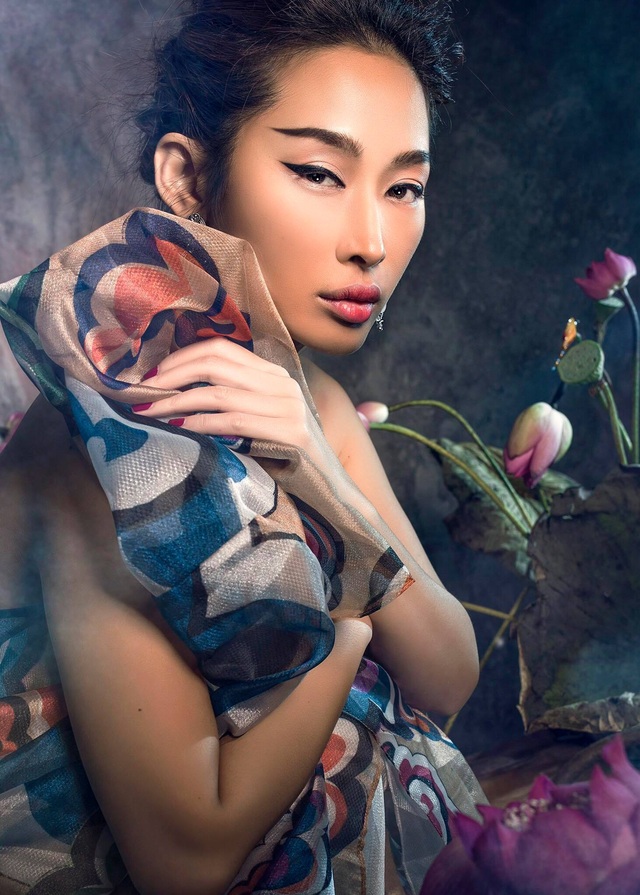 Miss Quỳnh Thy tung ảnh ấn tượng bên hoa sen ngày 8/3 - 8 Miss Quỳnh Thy tung ảnh ấn tượng bên hoa sen ngày 8/3 - 8