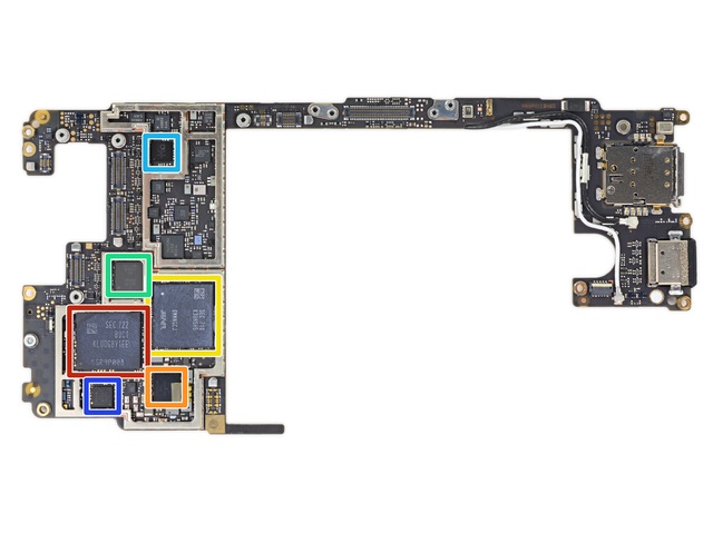 Chiếc điện thoại của cha đẻ Android khó sửa nhất thế giới - 11 Bo mạch chính gồm chip Snapdragon 835, UFS 128GB do Samsung sản xuất, RAM 4GB của Samsung...