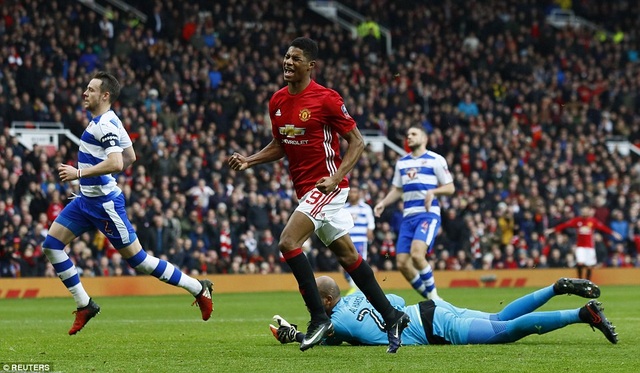 Rooney mở tỉ số, MU thắng "4 sao" trước Reading - 2
Rashford ăn mừng pha ghi bàn vào lưới Reading