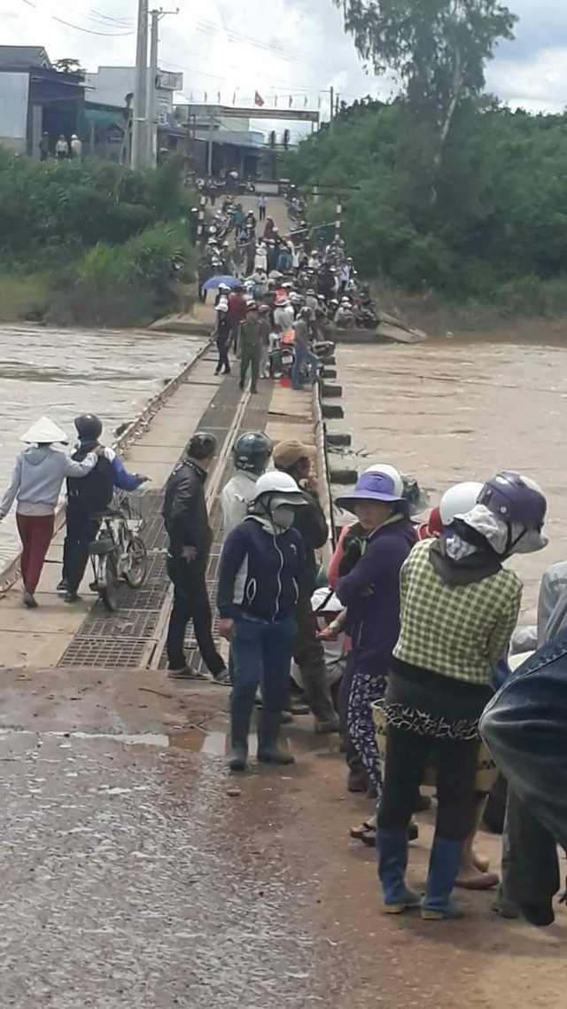 Tìm thấy thi thể cháu bé bị nước cuốn trôi khi qua cầu cùng mẹ - 1 Chiếc cầu nơi xảy ra vụ tai nạn đáng tiếc