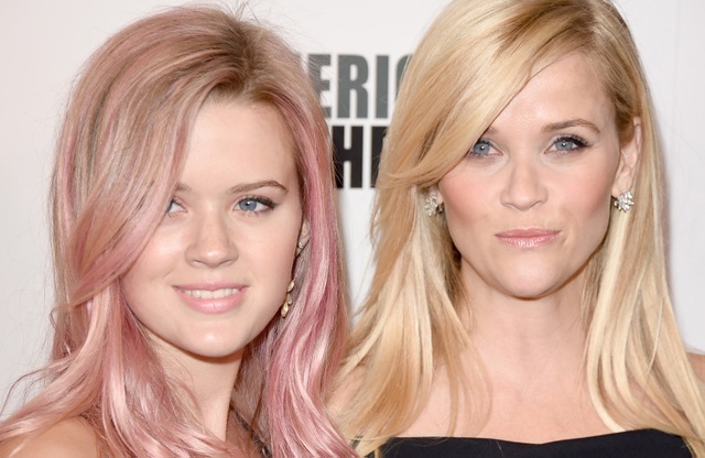 40 tuổi, Reese Witherspoon trẻ ngang cô con gái 17 tuổi - 13
Reese kể rằng, cô không ép con theo đuổi nghệ thuật hay cấm đoán con gái trở thành diễn viên. Cô tôn trọng sự lựa chọn của con gái và luôn ủng hộ con gái theo đuổi mơ ước của chính mình.