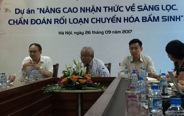Phát hiện 50 rối loạn chuyển hóa bẩm sinh chỉ bằng 1 giọt máu - 1
Từ trái qua phải: TS.BS Vũ Chí Dũng, PGS.TS Lê Thanh Hải (giữa)